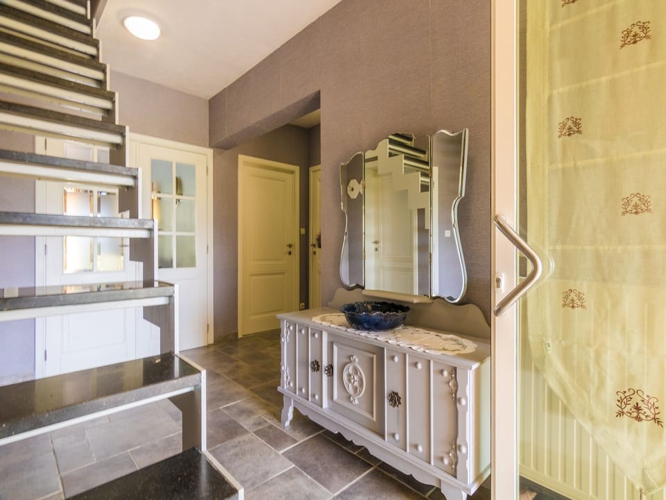 Entrance / Reception
