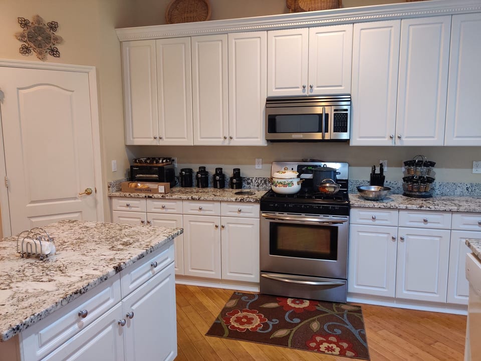 Fully-equipped shared kitchen