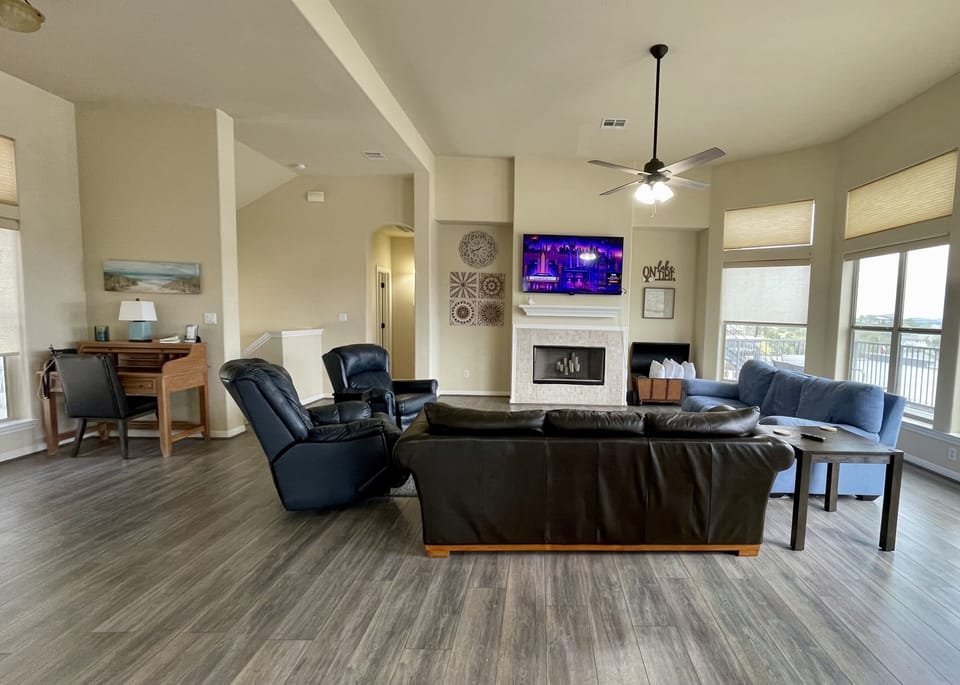 Plenty of comfy seating, desk & smart TV w/ Netflix & HBOMax