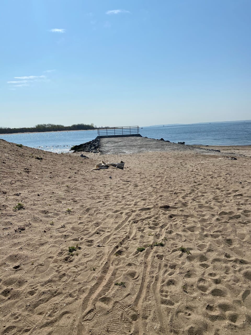 Fishing pier 2 minute walk from house 