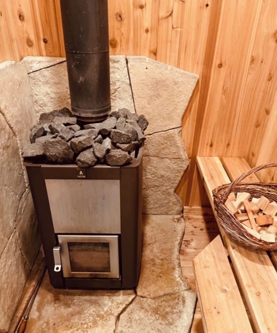 Sauna adjacent to jet tub area 
