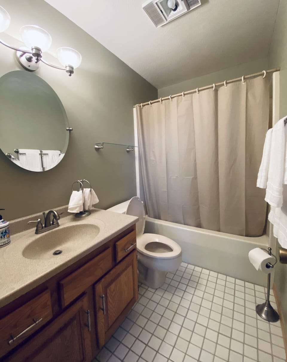 Upstairs bathroom with complimentary shampoo, conditioner, & body wash.
