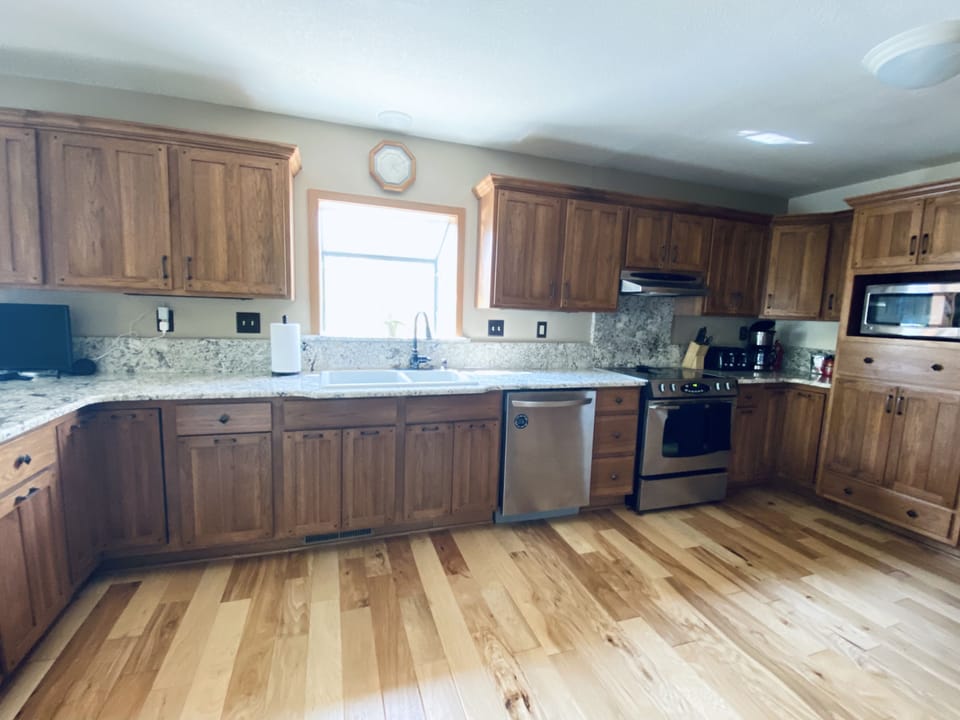 Fully equipped kitchen, seating for all, complimentary coffee, tea, & YouTube TV