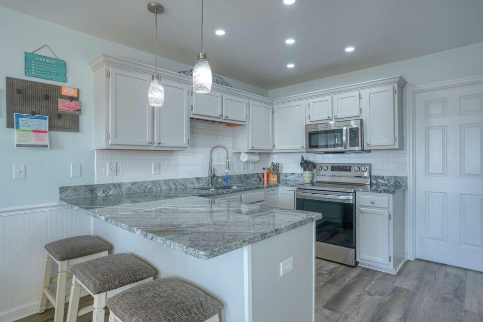Fully stocked kitchen. Keurig, classic drip coffee maker, air fryer, toaster