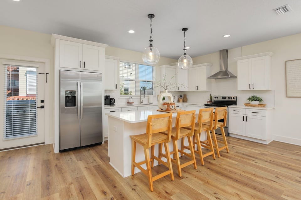 fully stocked kitchen 