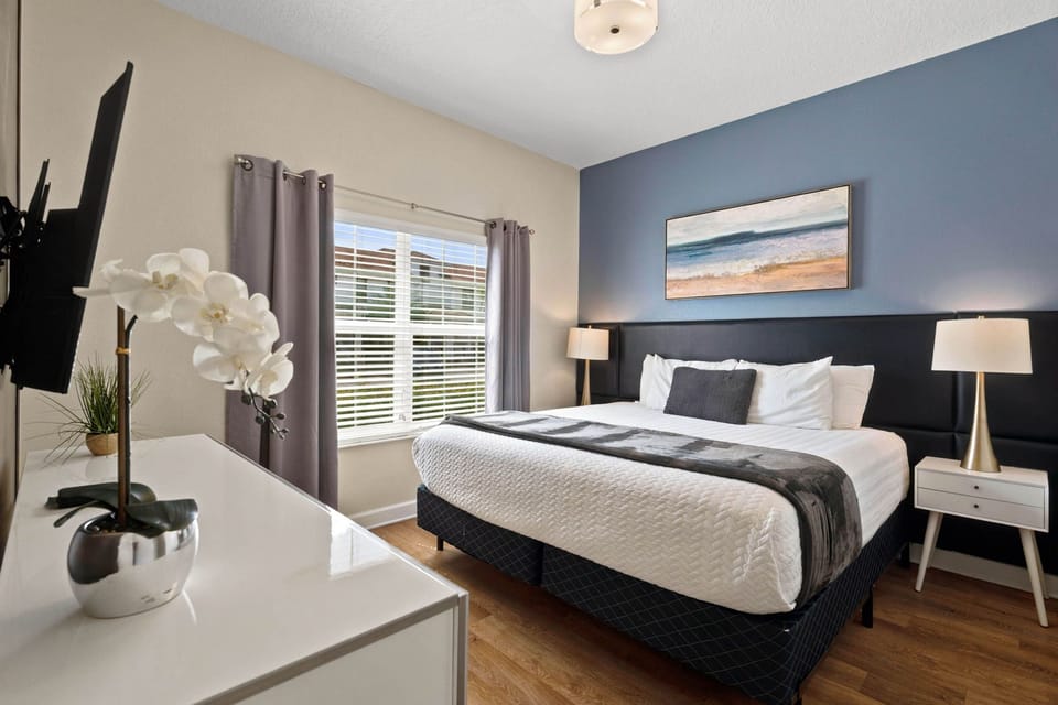 5BD/4BA Grand Townhome w/pool close to Disney House in Kissimmee