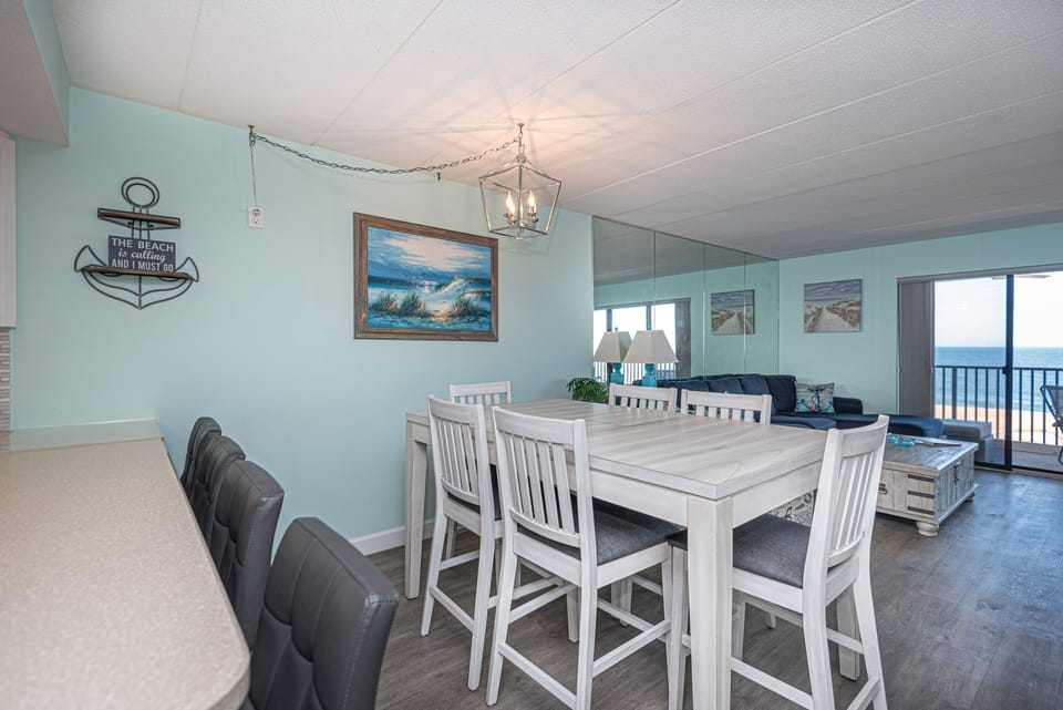 Mariner 3M-Dining Area