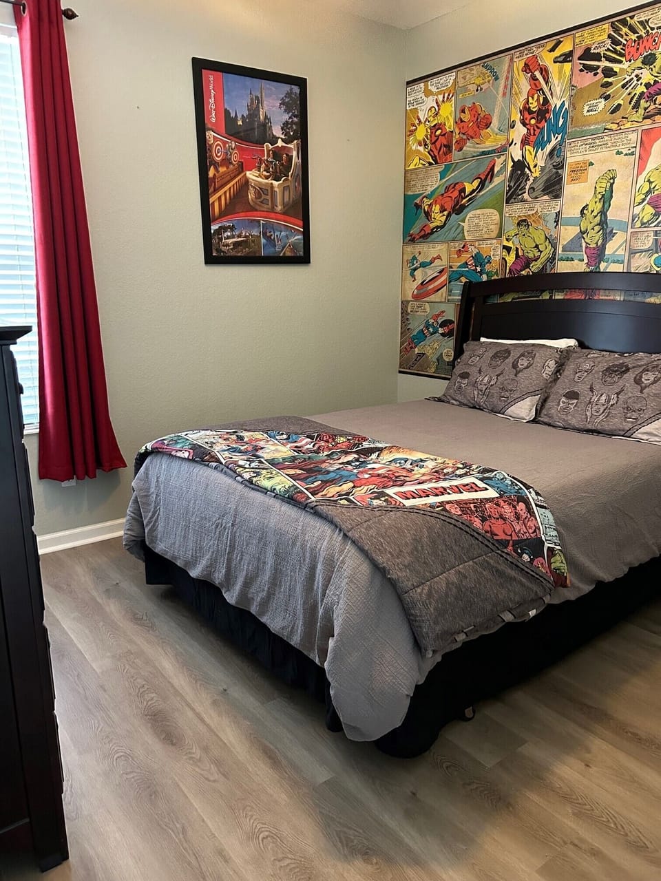 Main Floor Queen Bedroom