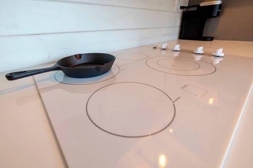 Cooktop with pans - 