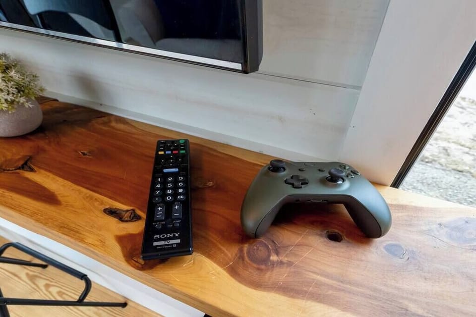 Netflix provided.  Xbox is available if you have a log in and want to game.