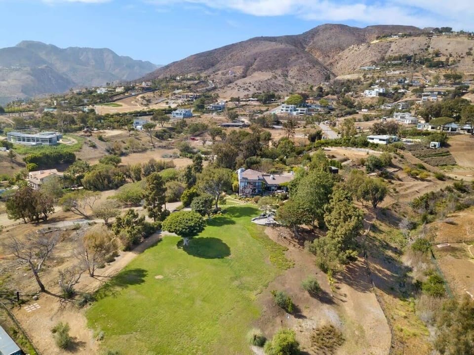 3 Acres of sprawling lawns and beautiful trees.