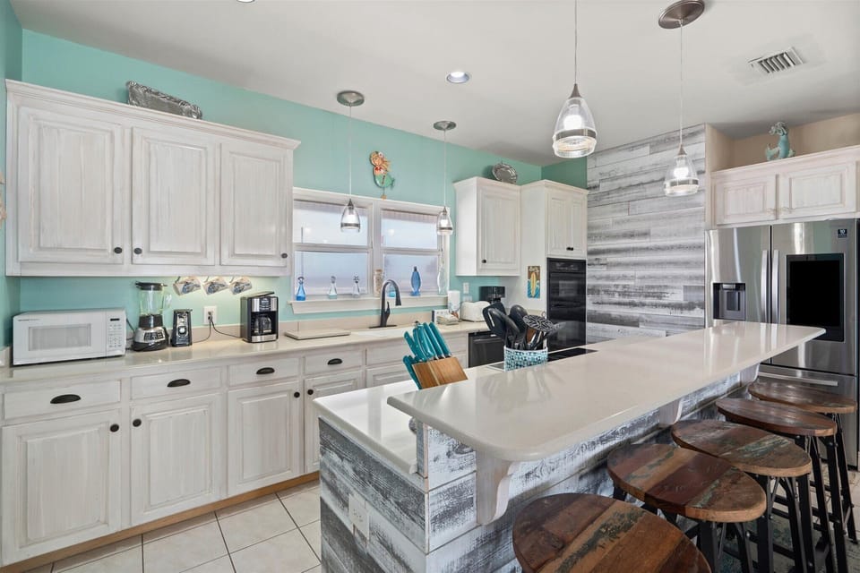 West End Girl Fully Equipped Kitchen