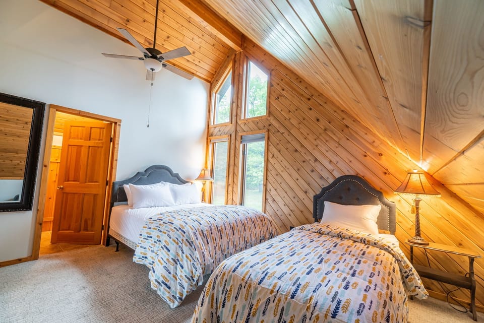 Owl Room, perfect for family, Queen Bed, Twin Bed and En Suite Bathroom.