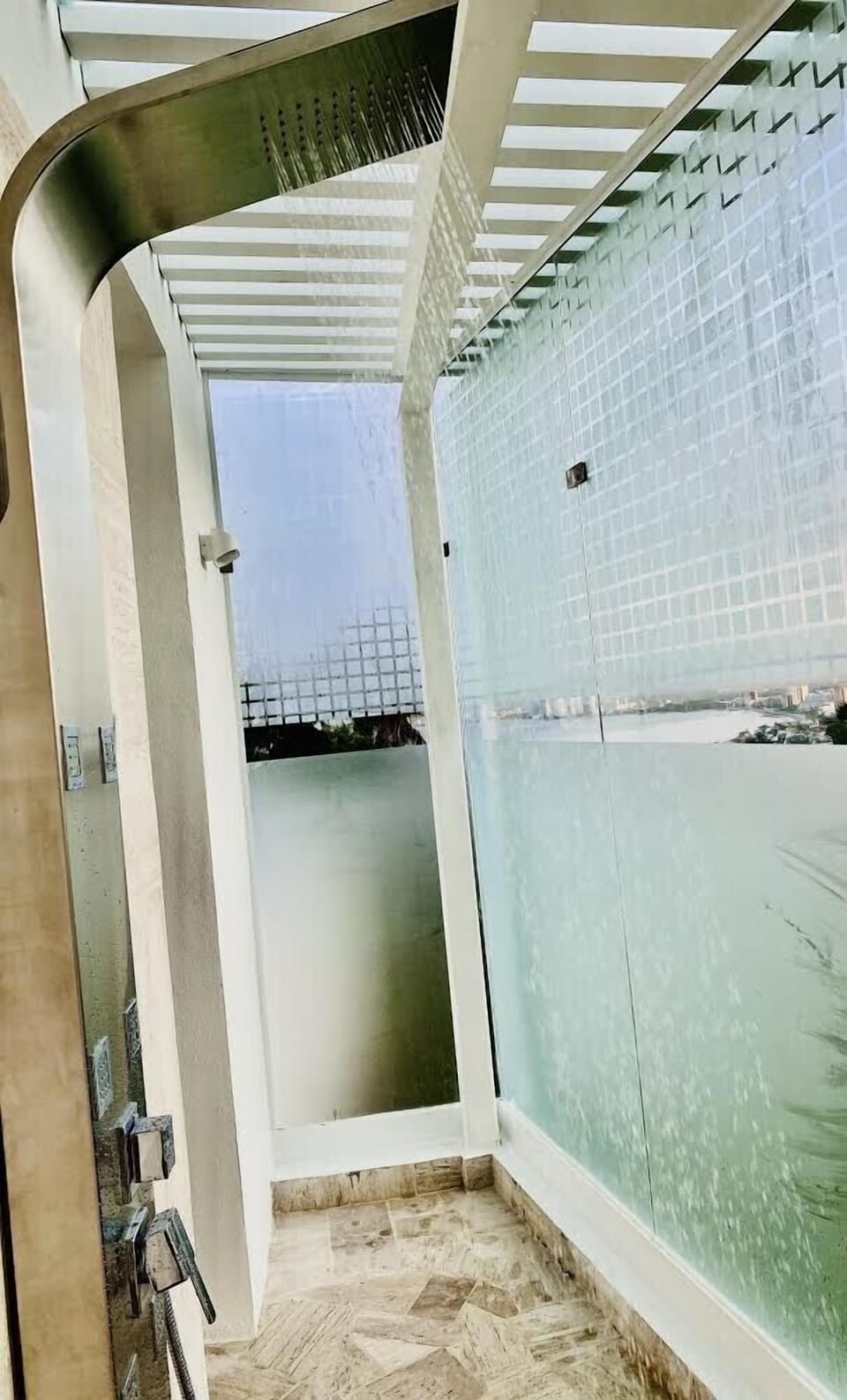 Bathroom 3- Panoramic glass shower