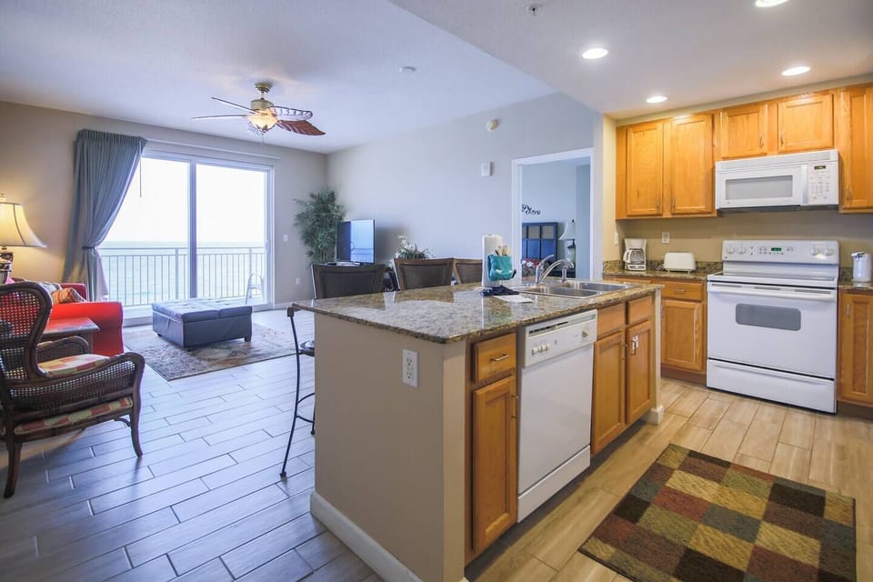 Fully equipped kitchen - cook your own meals, or just mix the drinks! :)
