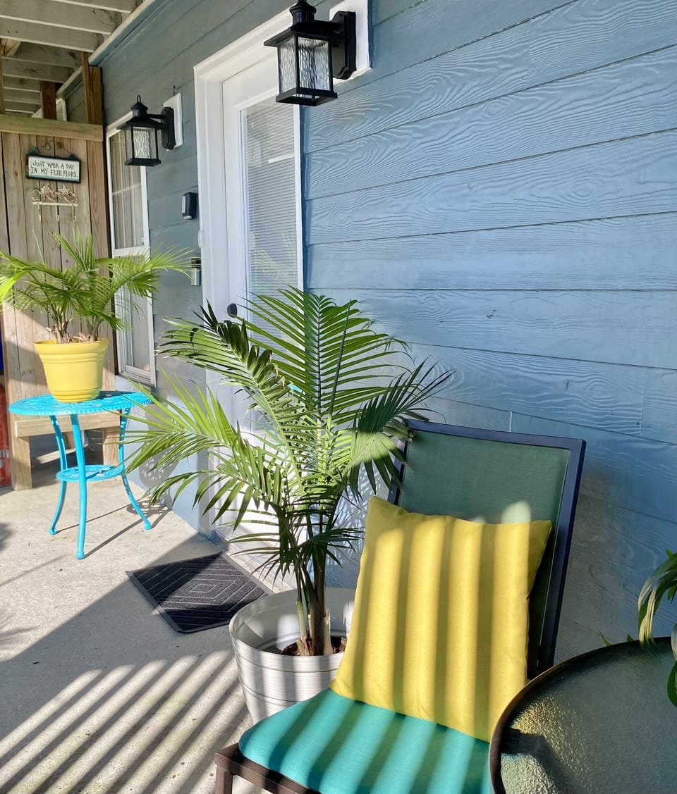 Sitting area at front door