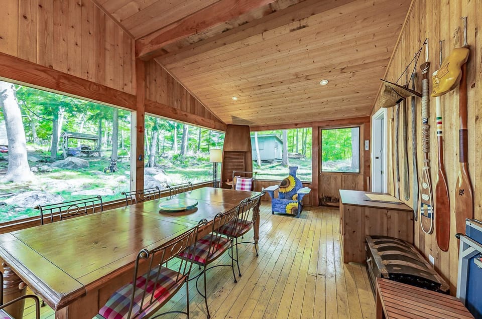 Guest Cottage - Muskoka Room