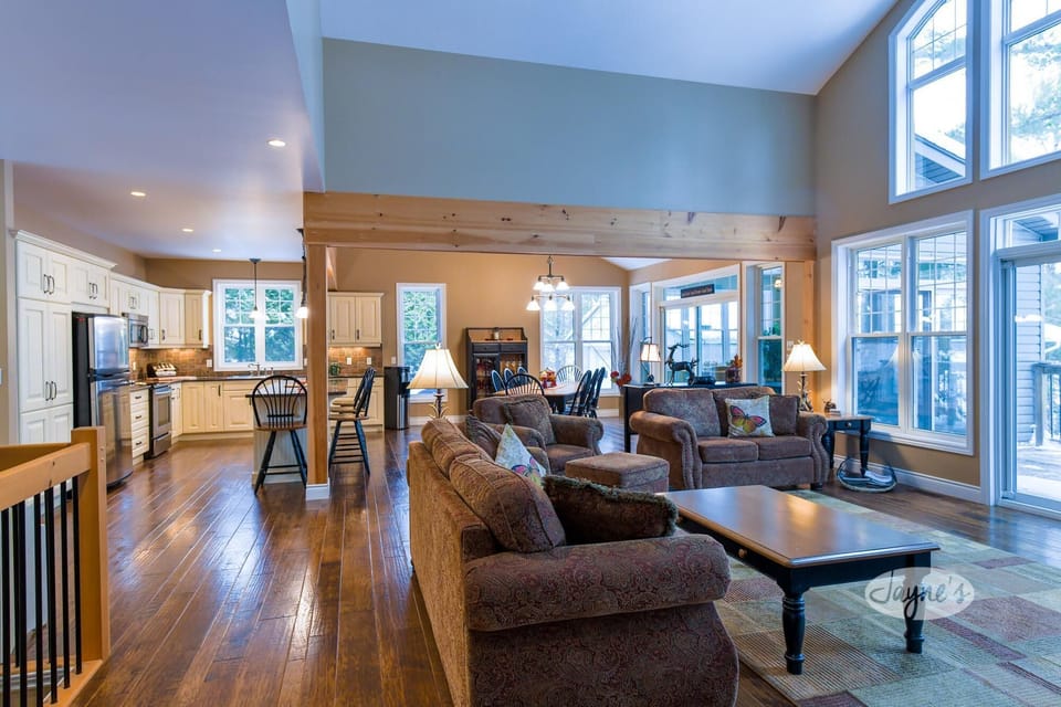 Great Room &amp; Kitchen