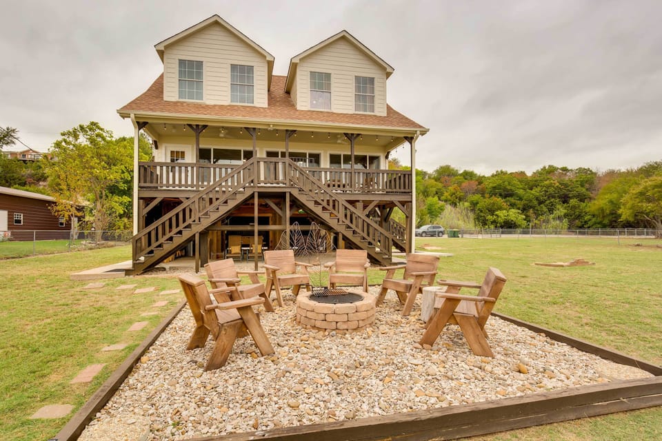 Granbury Vacation Rental | 3BR | 2.5BA | 1,500 Sq Ft | Stairs Required