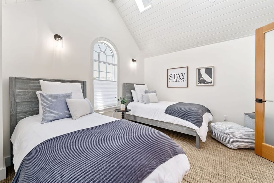 Upstairs - Twin Room