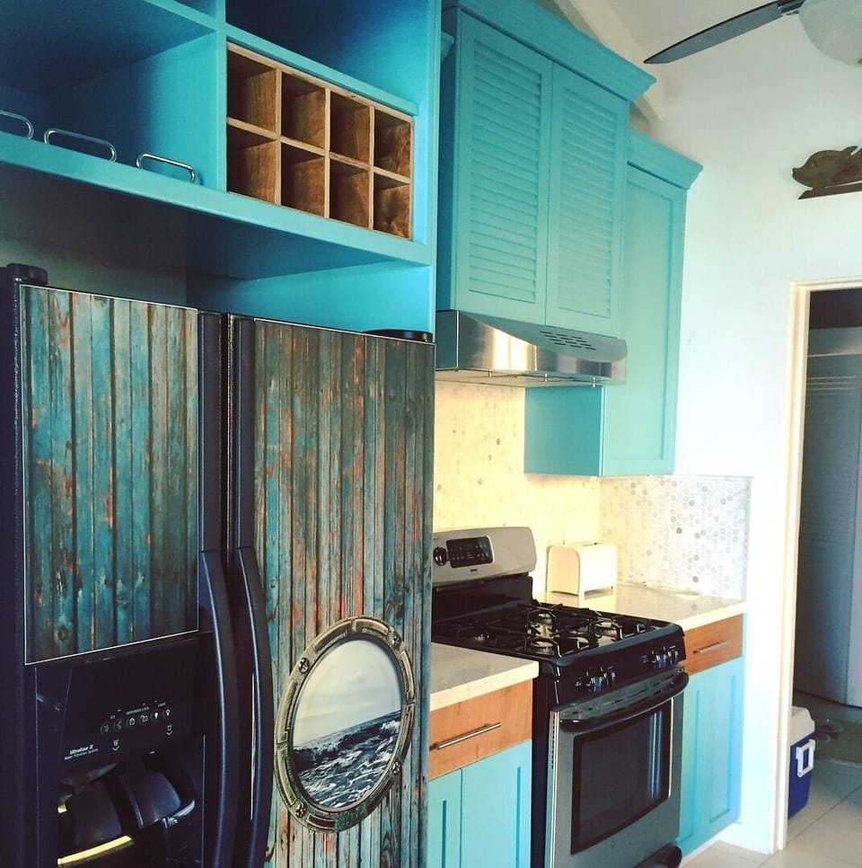 Convenient Size Kitchen Ample Storage & Fully Stocked for even the Pickiest Chef
