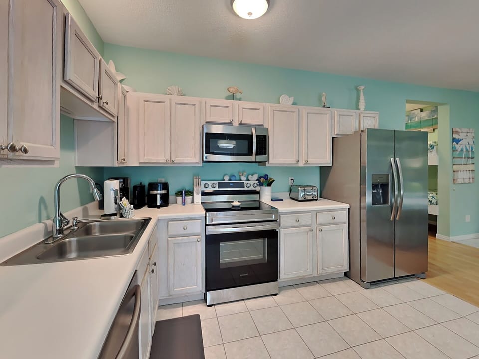 Fully Equipped Kitchen with Stainless Steel Appliances