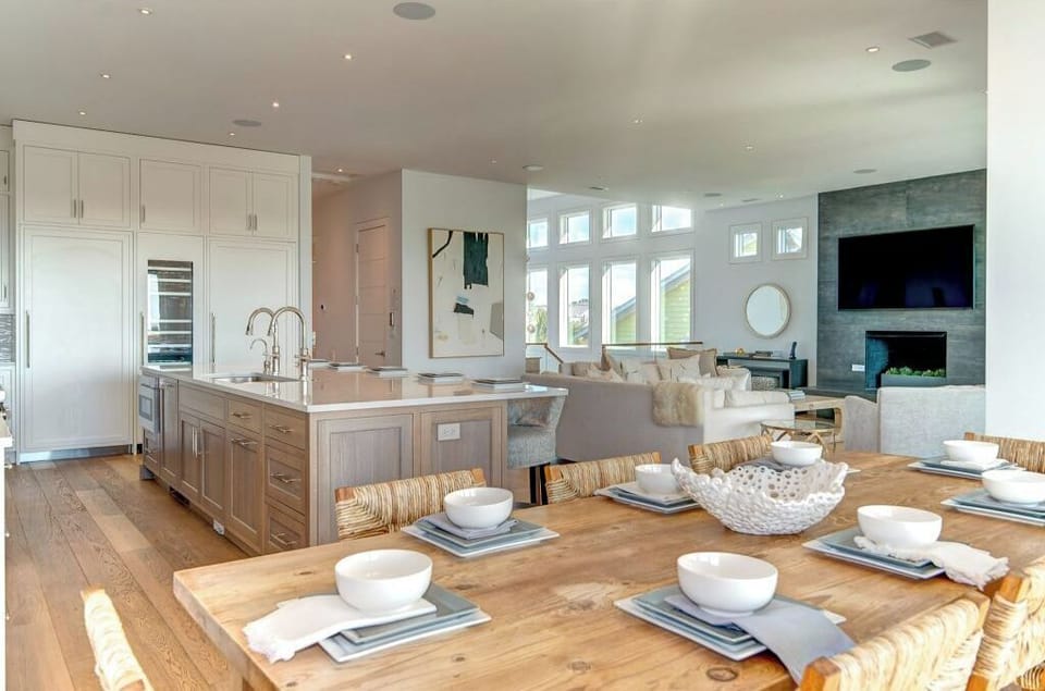Living and kitchen areas