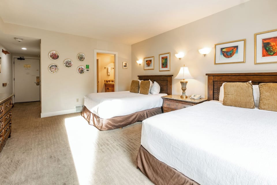 Bedroom 2 - 2 Queen Beds