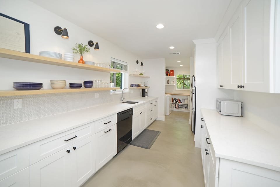  Immaculately clean kitchen w/ high quality cookware/dishes. 