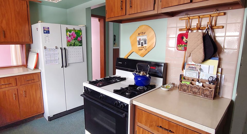 Kitchen (fully equipped) Dishwasher, Microwave, Toaster,  Dishtowels, Blender