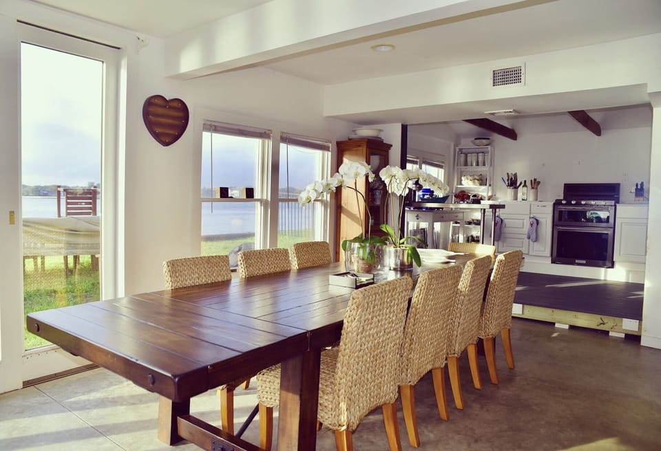 Dining area into the kitchen