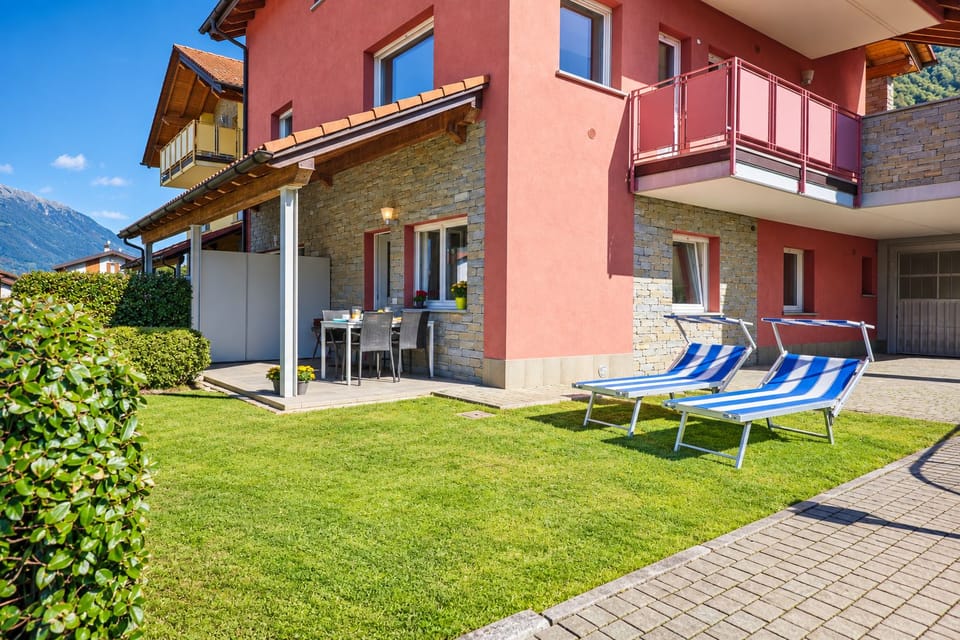 Case delle Rose: Rossa Larissa by Lago Reisen Apartment in Colico