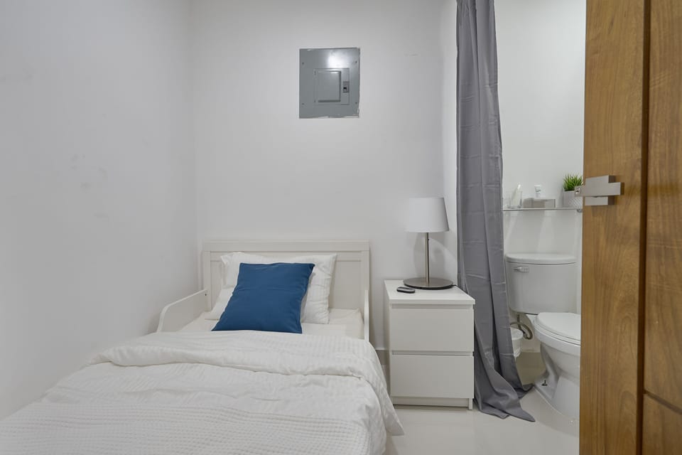 Small Bedroom, 1 (Twin), Private Bathroom