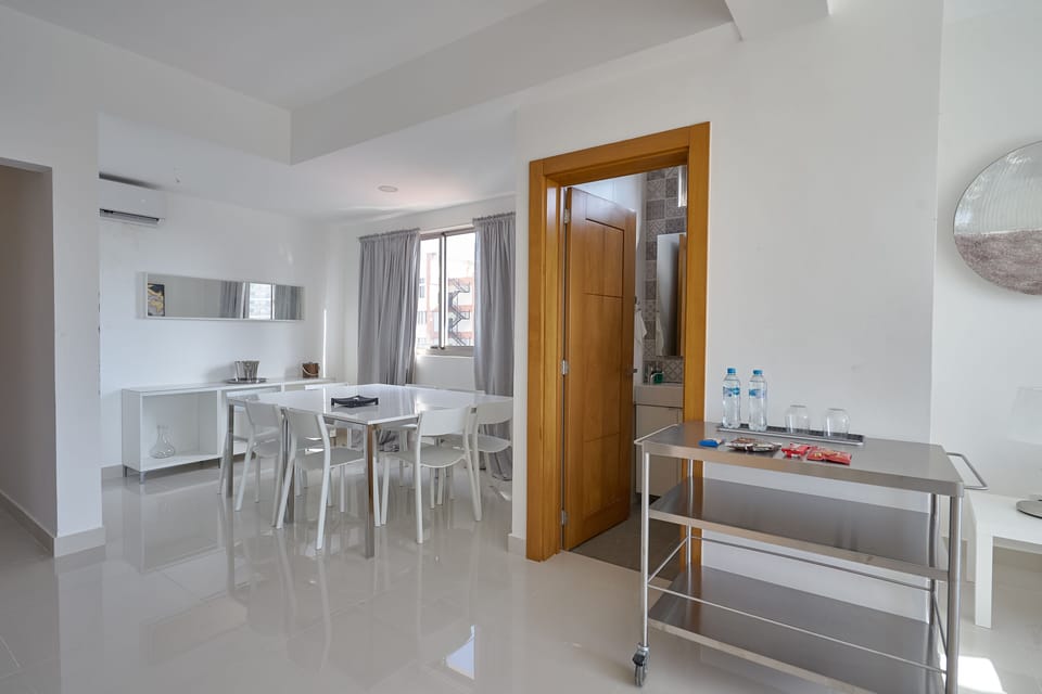 The Great 8-Seat Dining Room, Half Bathroom and Kitchen Kart 
