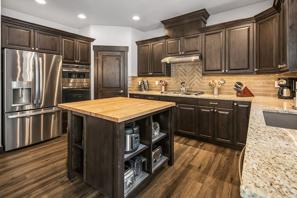 Grizzly Den: - Granite counters and stainless appliances.