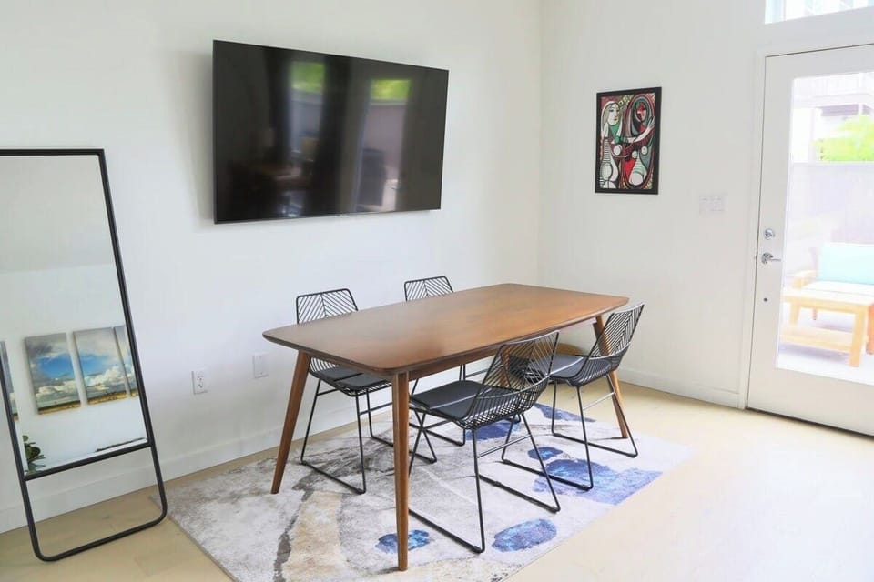 Dining room table