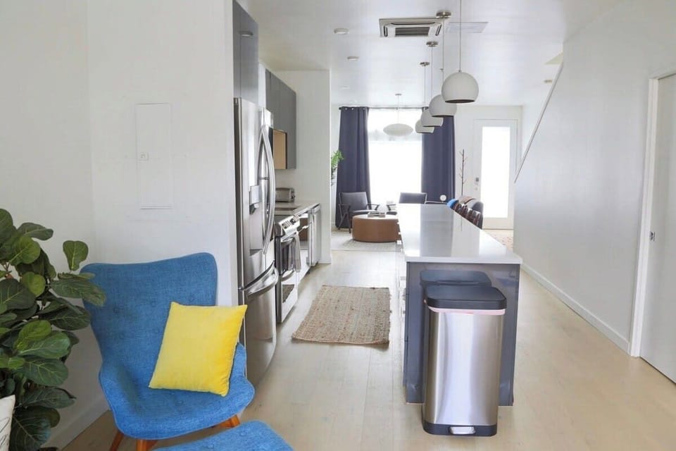 Side kitchen view