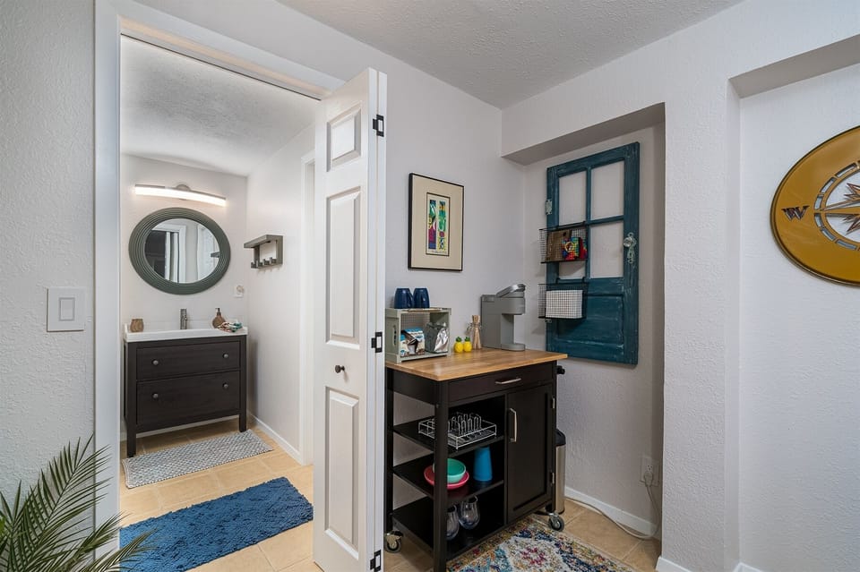 4th Bedroom/Bathroom Downstairs - Queen Bed Available