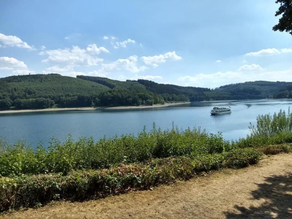 Surroundings [summer] (1-5 km)