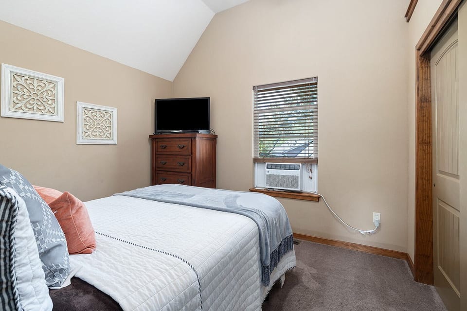 Upstairs Queen Bedroom