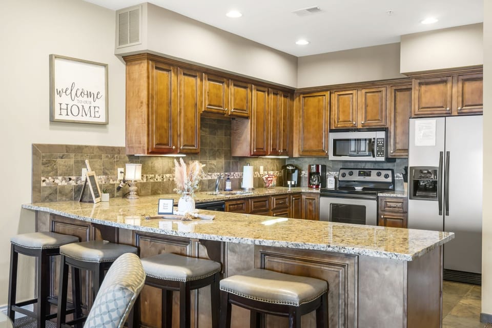 Fully Equipped Kitchen | Keurig And Traditional Coffee Makers