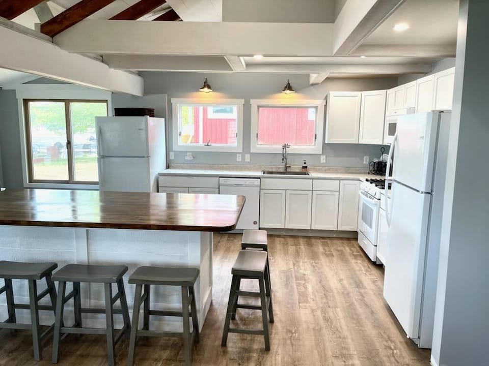 Great room kitchen 
