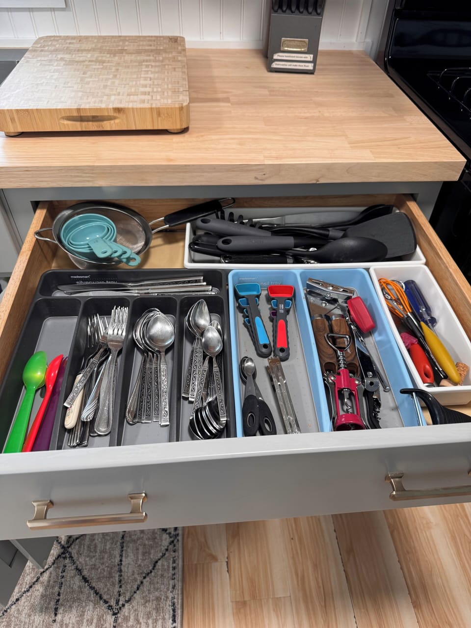 Utensil drawer 