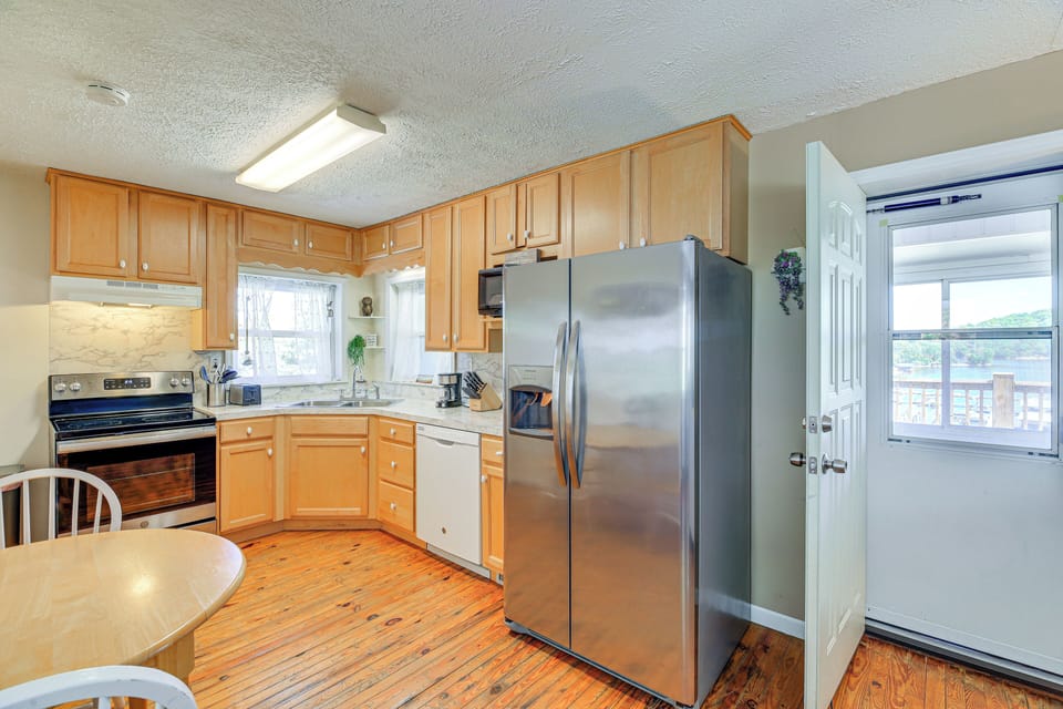 Fully Equipped Kitchen | Spices Provided | Toaster | Blender