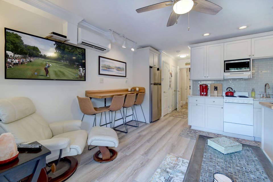 Nice open and bright area!