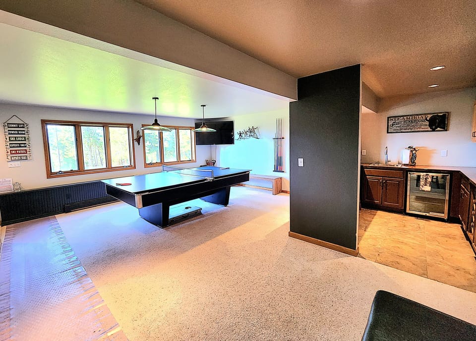 Basement Gameroom/wetbar