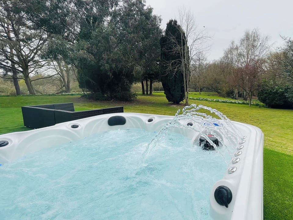 Hot tub | Warren House Retreat, Maldon