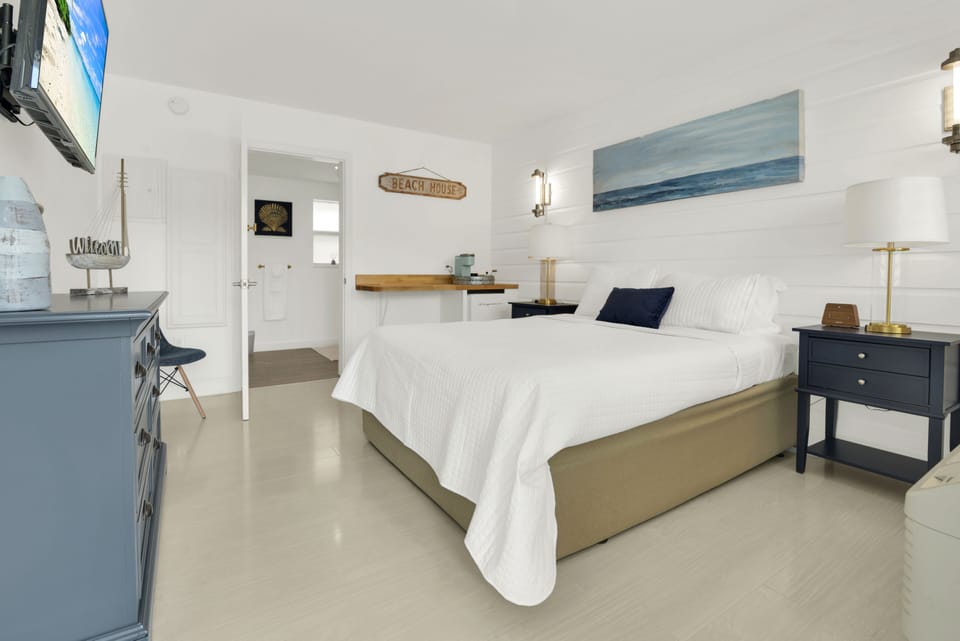 Sail Room ~ Queen Bed ADA accessible