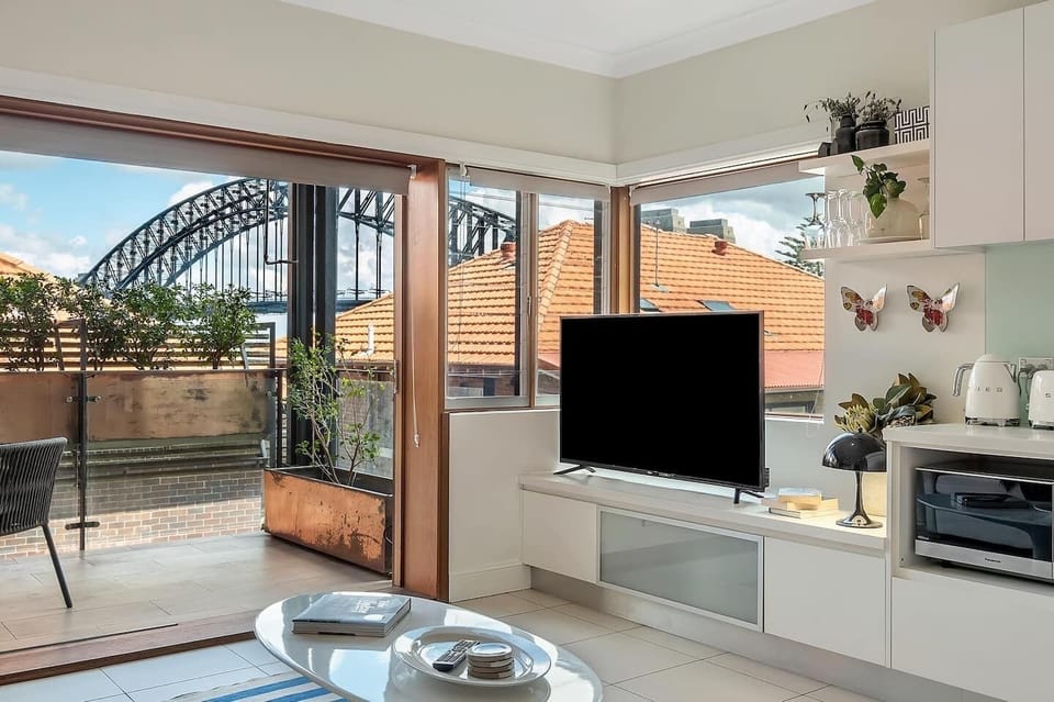 Heatherbrae II - I - Chic 2 Bed Apartment, Stunning Harbour Bridge Views. Artwork done by Mark Hangham, Sydney, gallery and curated by Margaux De Manning. Photography by Lovespace Photography, Sydney, Australia.
