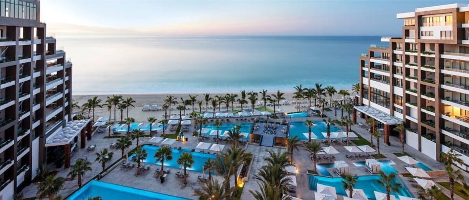 Perfect view for some dinner by the pool!